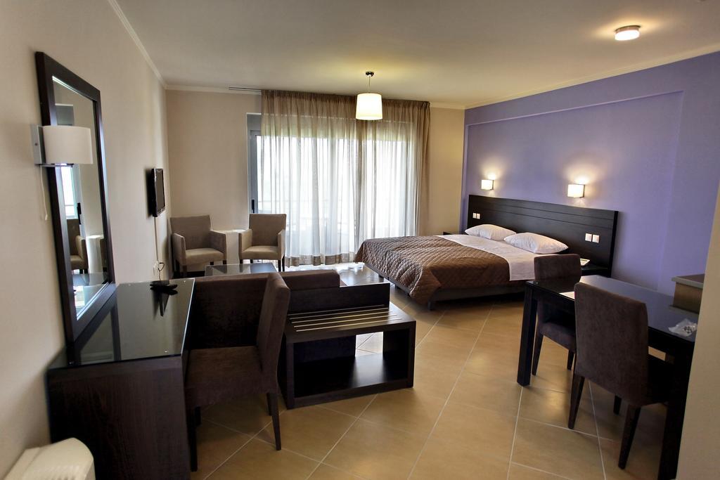 Cavos Fokidos Aparthotel Хилиаду Стая снимка