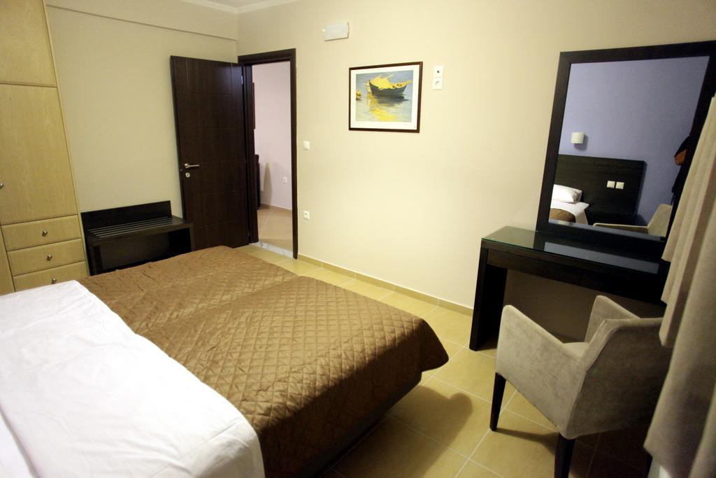 Cavos Fokidos Aparthotel Хилиаду Стая снимка