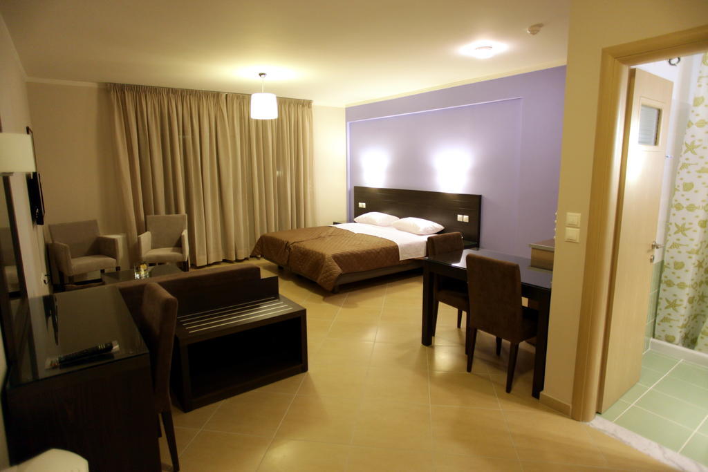 Cavos Fokidos Aparthotel Хилиаду Стая снимка
