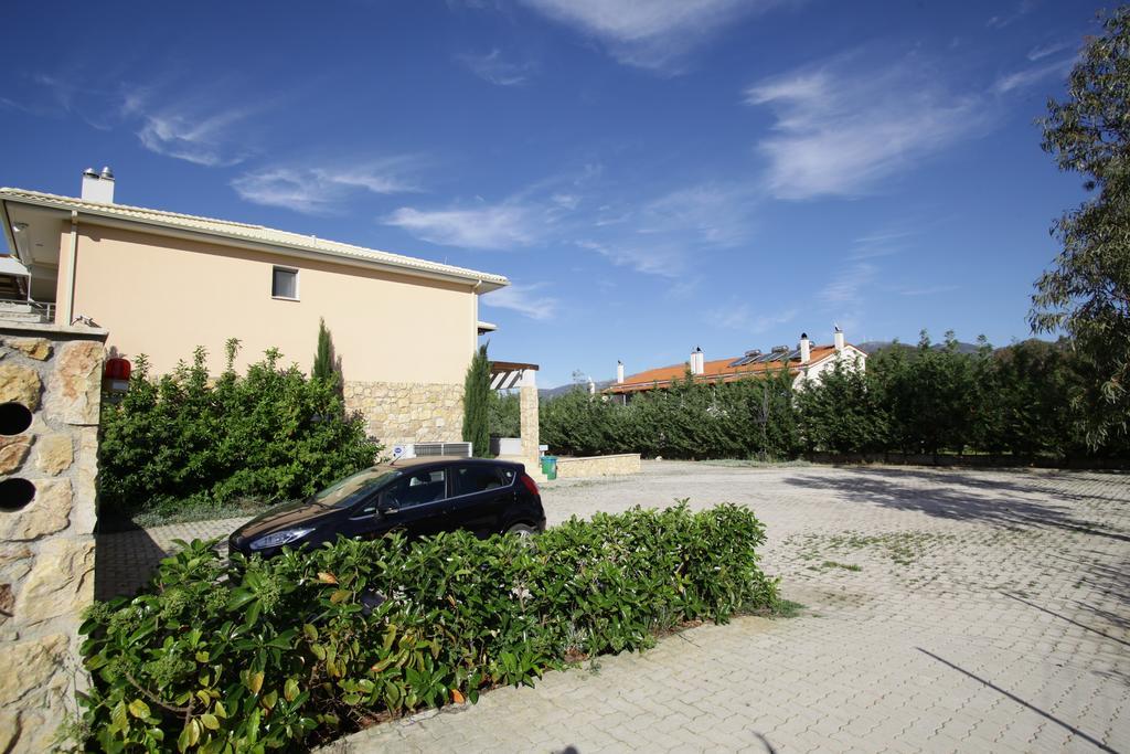 Cavos Fokidos Aparthotel Хилиаду Екстериор снимка